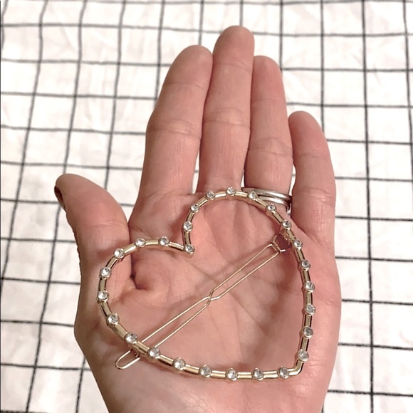 Brand new Lot of 3- pretty hair pins and clips! - Picture 3 of 4